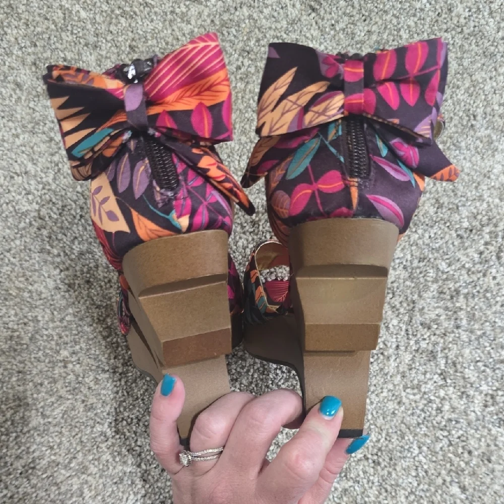 ROUGE HELUIM ● SIZE 8 ● VIBRANT WEDGE ART TO WEAR FASHION PIECE - Picture 4 of 6